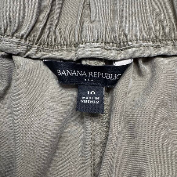 BANANA REPUBLIC Tencel Soft Wash Pull On Shorts in Green Size 10 Womens Pockets - Picture 3 of 8